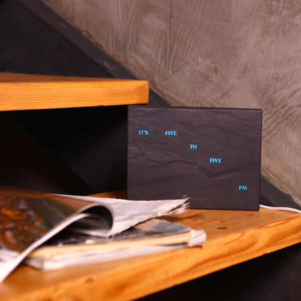 BoxClock Phantom Slate English Edition