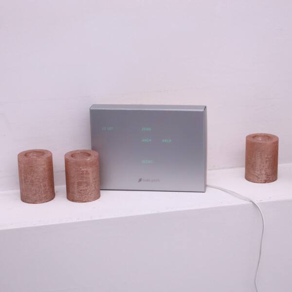 BoxClock Phantom Plain Gray Edition in interior