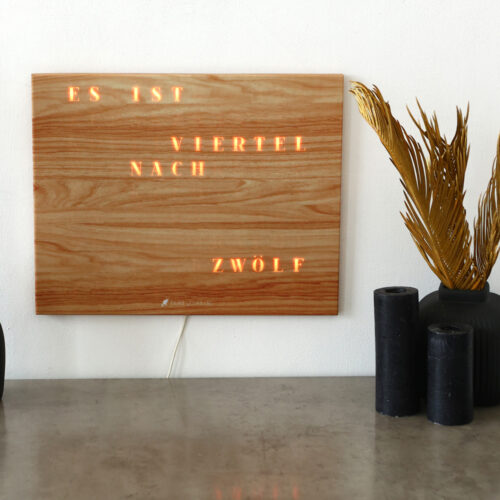 Wordclock Jupiter Holz Optik in interior