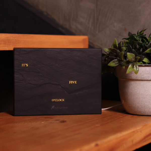 BoxClock Phantom Slate English Edition closeup