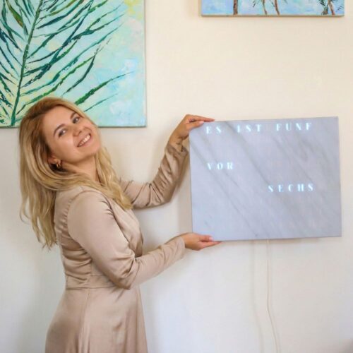 Wordclock Jupiter Weißer Marmor Optik