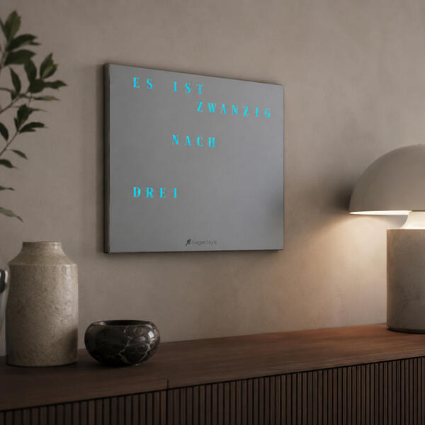 Jupiter WordClock auf einem Regal
